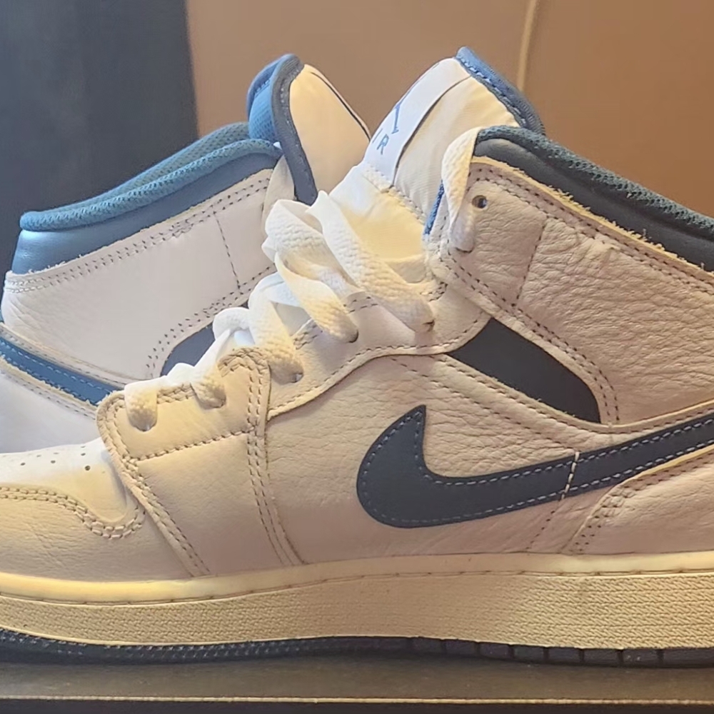 Nike Air Jordan 1 Mids Kids' White and Blue Sneakers Youth Size 5.5 - Picture 5 of 10